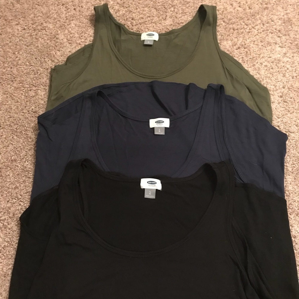 3 Old Navy round hem tanks!